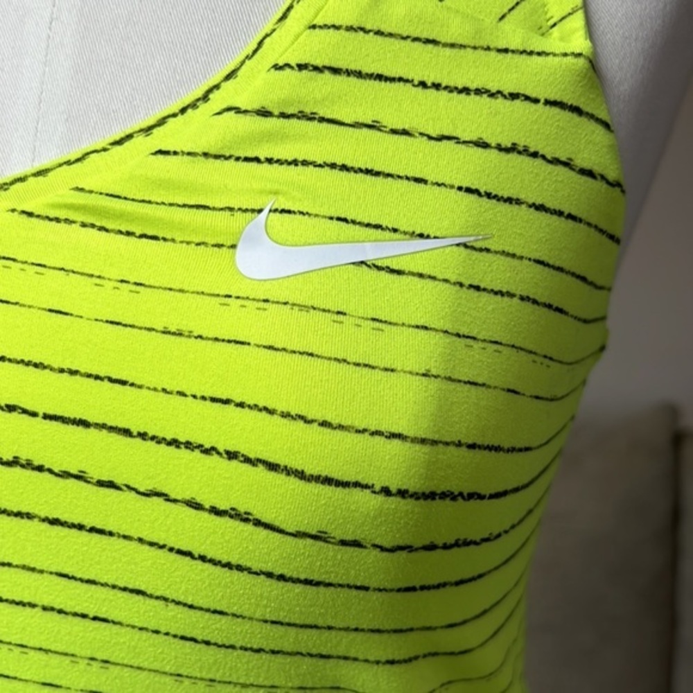 Nike‎ - Picture 3 of 9